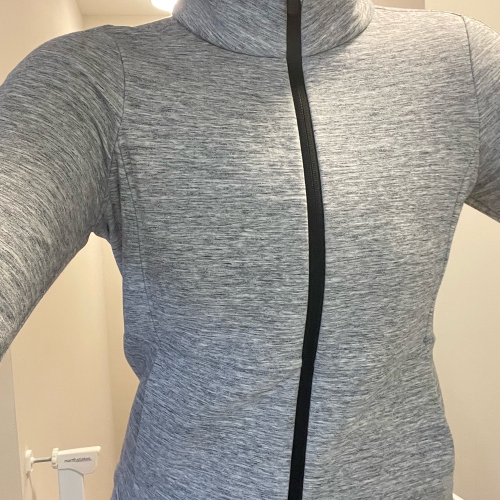 Lululemon Structured Versatile Zip Up, Grey Size 6 - image 6